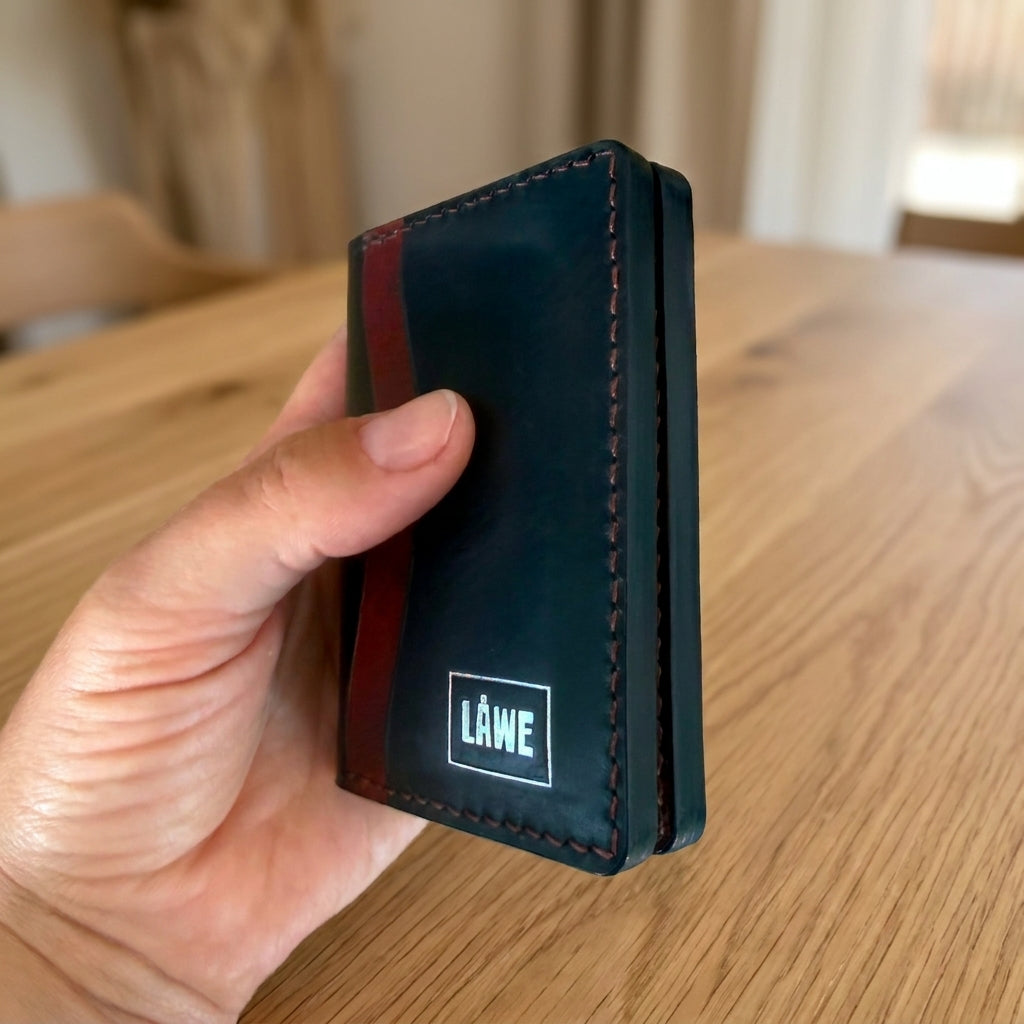 LÅWE Frame — Kartenetui aus Leder