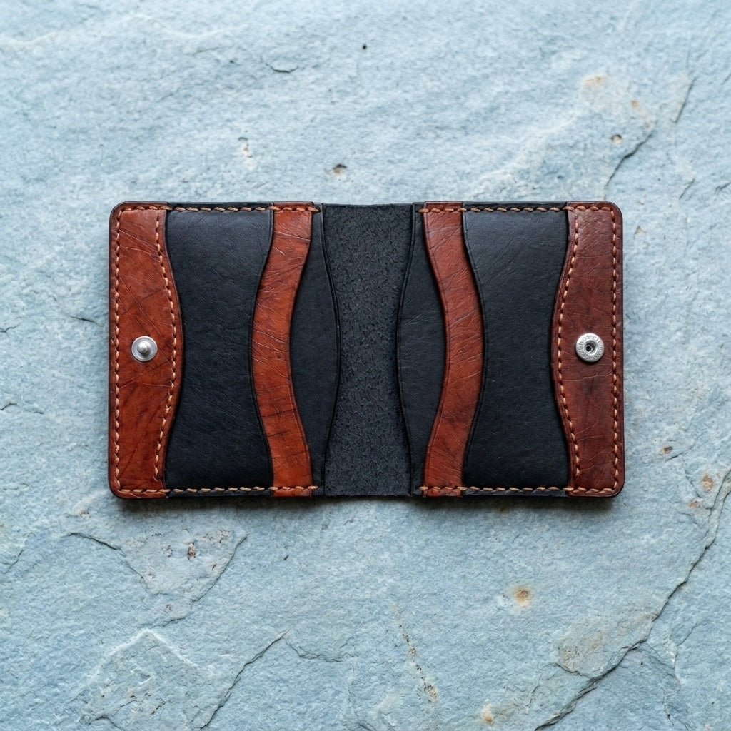 LÅWE Frame — Kartenetui aus Leder